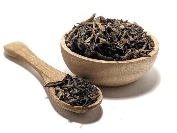 black tea leaves