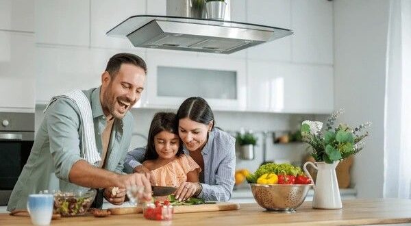 eating healthy with family