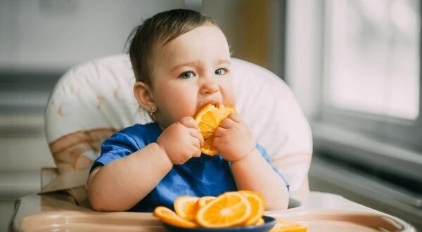 eating orange