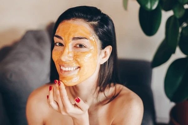 dry skin on face with honey