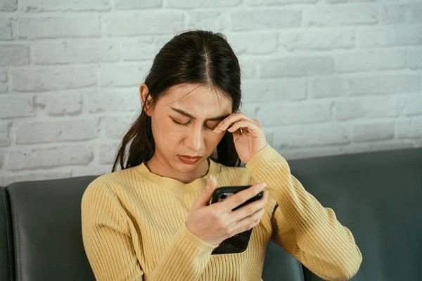 eye pain due to mobile
