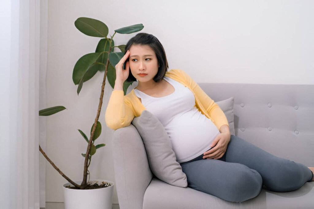 yellow discharge during pregnancy